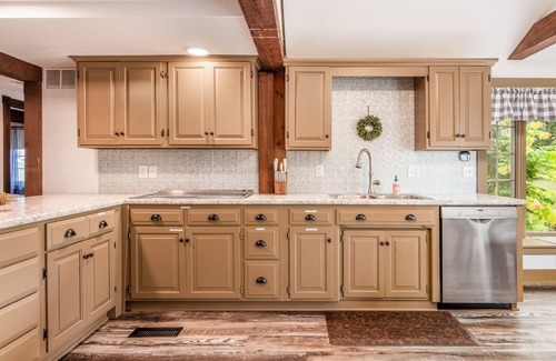 Cambridge House | Spacious House minutes from the Wilds & AEP Public Hunting w/hot tub & fireplace