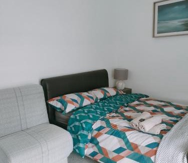 Leigh House | Spacious House, Near Haigh Woodland Park, Wifi, Parking