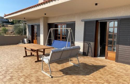 Anavyssos House | Spacious House, next to Best Beaches near Athens.