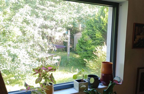 Redon House | Spacious house with lush garden, 10 minutes' walk from town center.