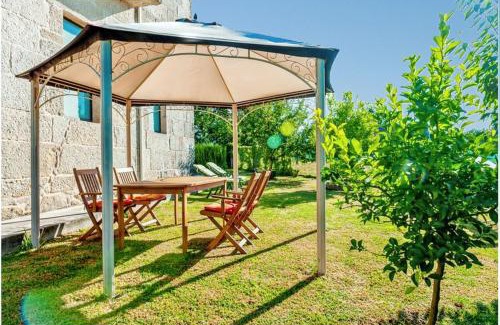 Cotobade House | Spacious House with Pool in Carballedo