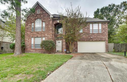 Barker House | Spacious Houston Home with Patio, Grill and Fireplace!