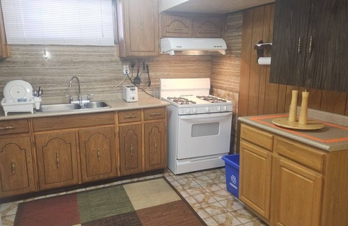 Malton House | SPACIOUS, INDEPENDENT ONE BEDROOM SUITE 10 MINUTES FROM YYZ PEARSON AIRPORT.