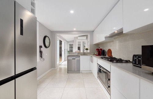 Millers Point House | Spacious Inner-City House with Balcony Views