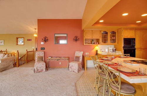 Kelseyville House | Spacious Kelseyville Home w/Large Lakefront Deck!