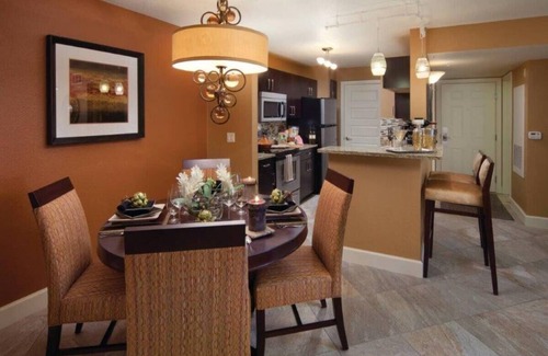 Las Vegas Apartment | SPACIOUS - kitchen + POOL+ FREE WIFI