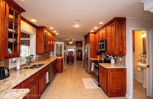 Plattsburgh House | Spacious Lake Front 6-bedroom house on Historic Lake Champlain
