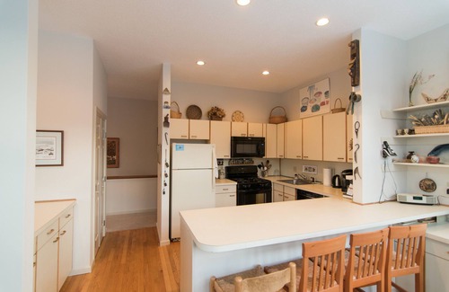 Lenox Dale Condo | Spacious, Lake View Condo Near Tanglewood in the Heart of the Berkshires!