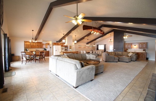 Climax Springs House | Spacious Lakefront Retreat 6BR, 7BA Private Dock Perfect for Family Reunions