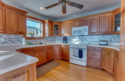 Town of Torrey House | Spacious Lakefront Escape w/Beach, Stocked Kitchen, Near Wineries & Views!