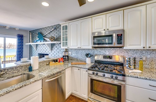 White Lake Cottage | Spacious Lakefront Home in White Lake w/Hot Tub!