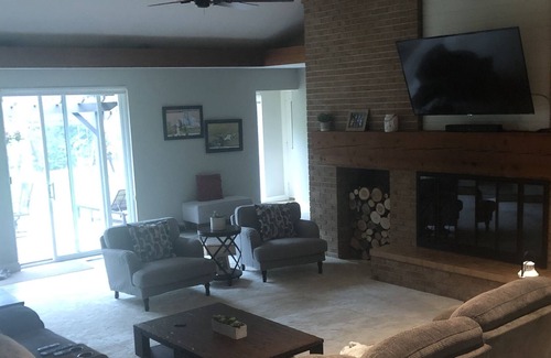 Huron-Kinloss House | Spacious Lakefront House