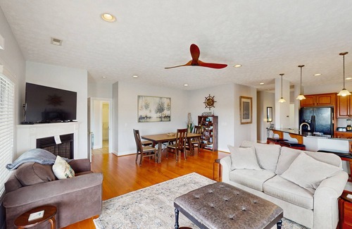 Moneta House | Spacious lakefront townhouse w/shared pool, hot tub & tennis courts