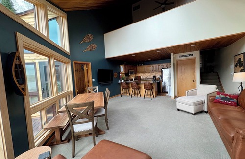 Two Harbors Condo | Spacious Lakehome Central to Superior's North Shore Attractions 3 Bed/2 Bath