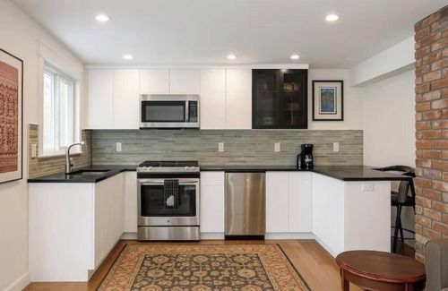 Newtown Apartment | Spacious Lakeside Hideaway