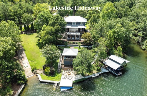 The Woods of Longleaf House | Spacious Lakeside Retreat - Sleeps 16, Quiet Slough, Great Entertaining Areas!