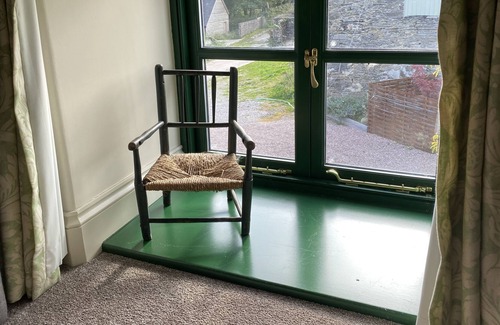Abergele House | Spacious light filled property with four poster bed