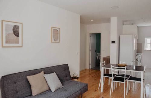 Coimbra City Centre Apartment | Spacious, light-filled one-bedroom apartment (self check-in)