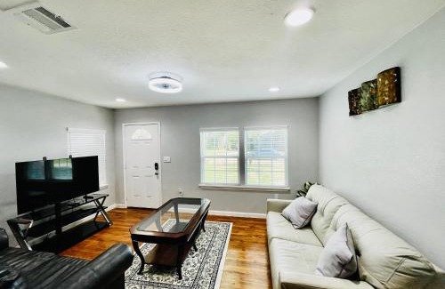 Oak Cliff Apartment | Spacious Location! 15 minutes from downtown Dallas