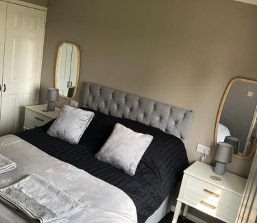 Sturton By Stow House | Spacious Lodge With Hot Tub