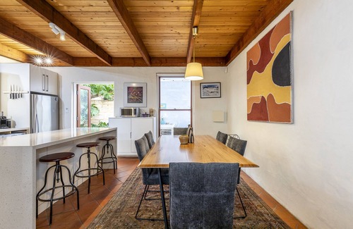 North Fremantle House | Spacious Loft House close to River Walks and Pristine Beach!