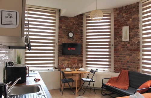 Finsbury Park Apartment | Spacious London studio zone 2 near Emirates stadium and Finsbury park