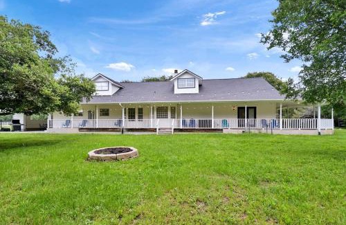 Wellborn House | Spacious Luminous Cottage with Game Space and BBQ in Texas