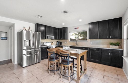 McKinney House | Spacious Luxury Austin Home | 10 min to Downtown and Airport