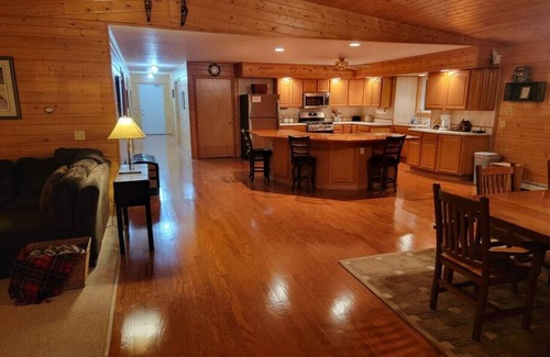 Manistee County Cabin | Spacious Luxury Cabin near The Big Bear Creek!