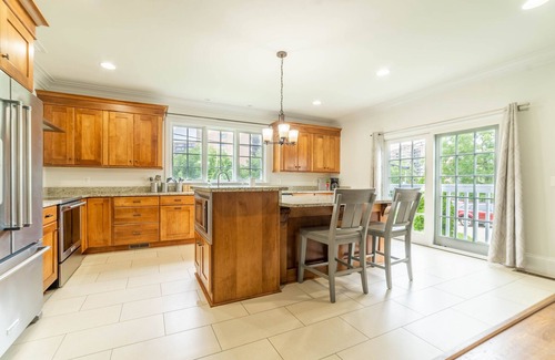 Aurora Highlands House | Spacious Luxury Home in the Heart of it ALL: 5 Bedroom, 5.5 bathrooms