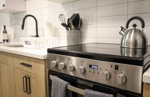Dwight Apartment | Spacious Luxury Oasis-Roof Top-Wine-Parking-Yale