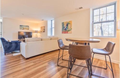 North Waltham Apartment | Spacious & Modern Apt