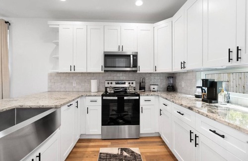 University Hills and Windsor Park House | Spacious, Modern Austin Home Mins to Downtown, Franklin BBQ & Live Music!