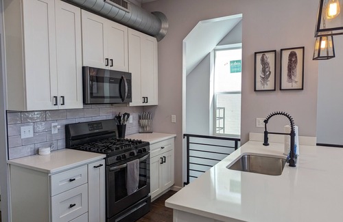 Walnut Hills Condo | Spacious Modern Condo <10Mins to Events, Downtown, OTR, UC, Xavier, Hospitals