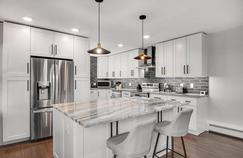 Sloan Lake Apartment | Spacious Modern | Groups |Family |Sloans lake