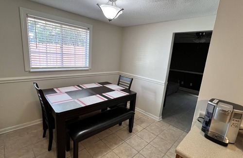 Harbison House | Spacious Modern Ranch with Bonus Room