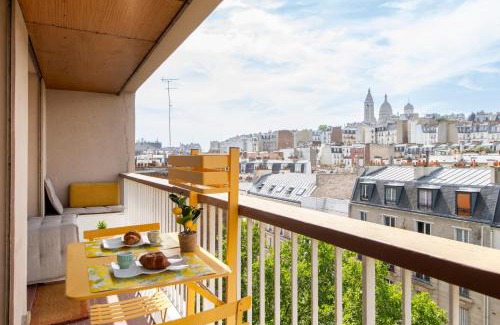 Quartier des Grandes-Carrieres Apartment | Spacious Montmartre Apartment - Sacré-Cœur View & Balcony