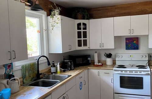 North Algona Wilberforce Apartment | Spacious “Montreal Style” Apartment. Sleeps 5.