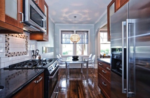 Cherry Condo | Spacious Myers Park 2BR King Condo | Porch