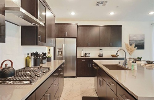 Lodi House | Spacious New 5BR Near Wineries