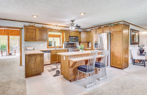 New Philadelphia House | Spacious Ohio Family Home on 5-Acre Property!