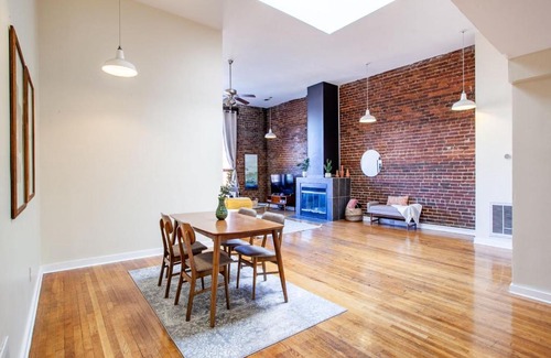 Old City Apartment | Spacious Old City Loft