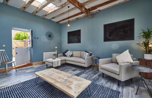 Cley next the Sea Apartment | Spacious One Bedroom Coach House in Cley Norfolk