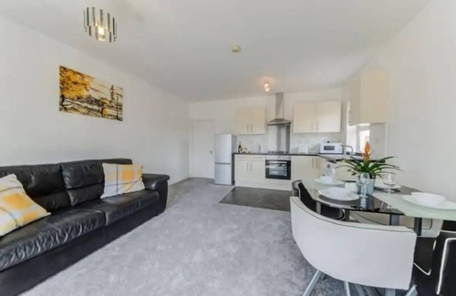 Stratford and New Town Apartment | Spacious One bed, Stratford, Westfields, London