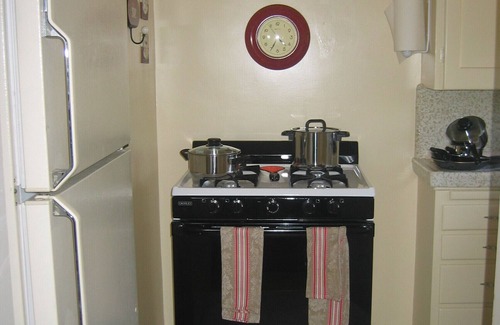 Pasadena Apartment | Spacious One Bedroom Apartment- Alternative to Corporate Housing