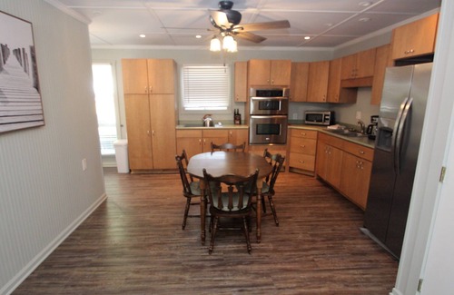 Waterford Cottage | Spacious, Open Concept, Pet Friendly, Lakefront Cottage w/Hot Tub outside Erie