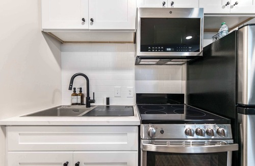 Macon Apartment | Spacious Otis and Etta Inspired Stay Walk Score 63