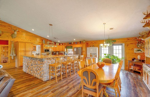 Leasburg Cabin | Spacious Ozarks Family Home - Private Pool & Grill