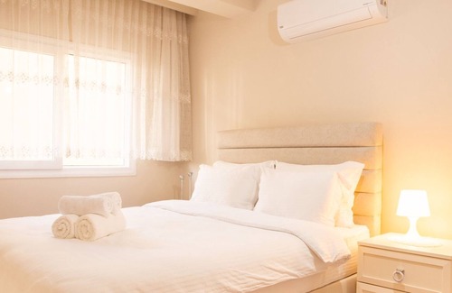 Kusadasi City Centre Apartment | Spacious Perfect Flat with Private Pool