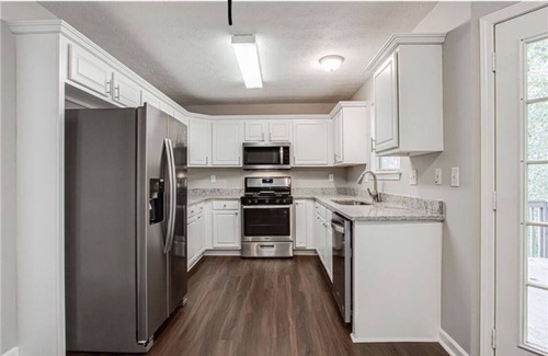 Lithonia House | Spacious & Private 3 bedroom Home